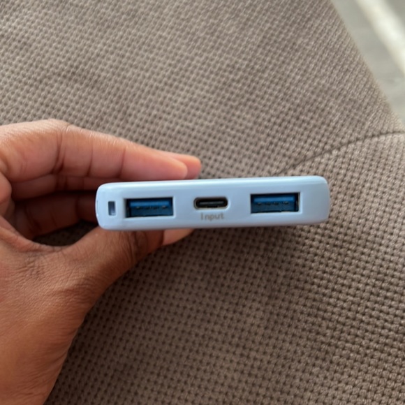 Blue portable charger - Picture 4 of 5